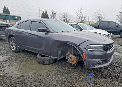 2015 Dodge Charger Sxt z USA, uszkodzony, nr VIN 2C3CDXHG8FH765221